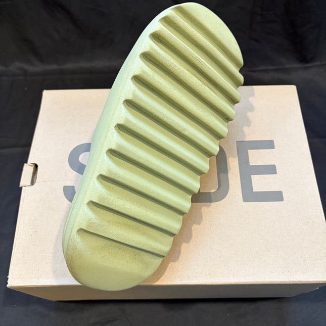 adidas Yeezy Slide "Resin" (2022/2024) | WiscKicks