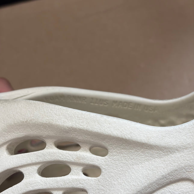 adidas Yeezy Foam RNNR Sand