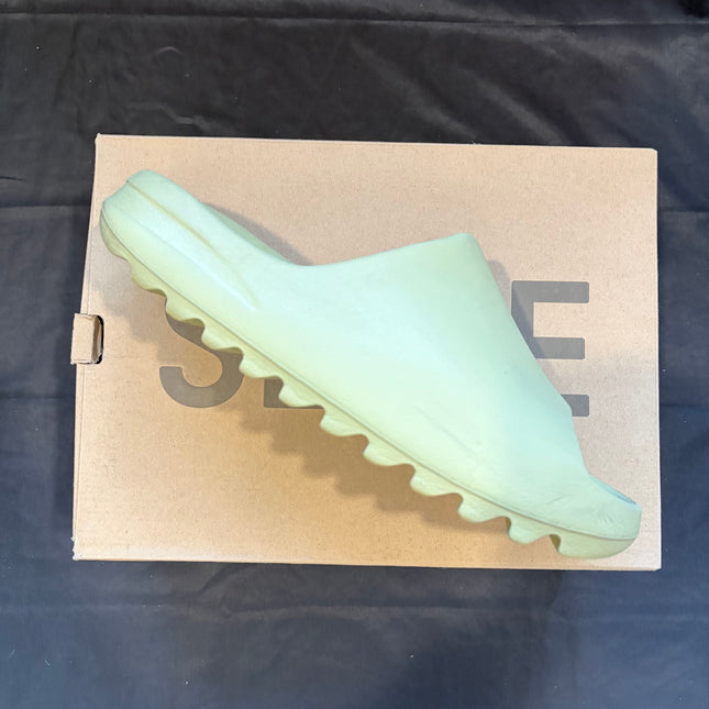 adidas Yeezy Slide "Resin" (2022/2024) | WiscKicks